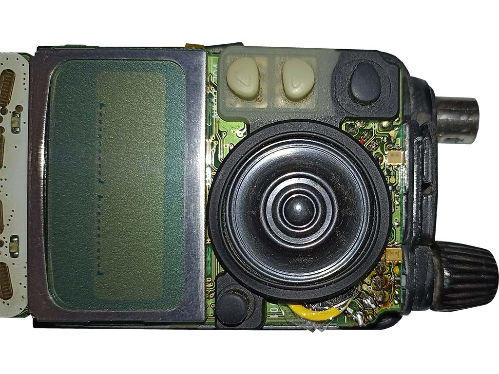yaesu_ft-51r_battery_replace2.jpg